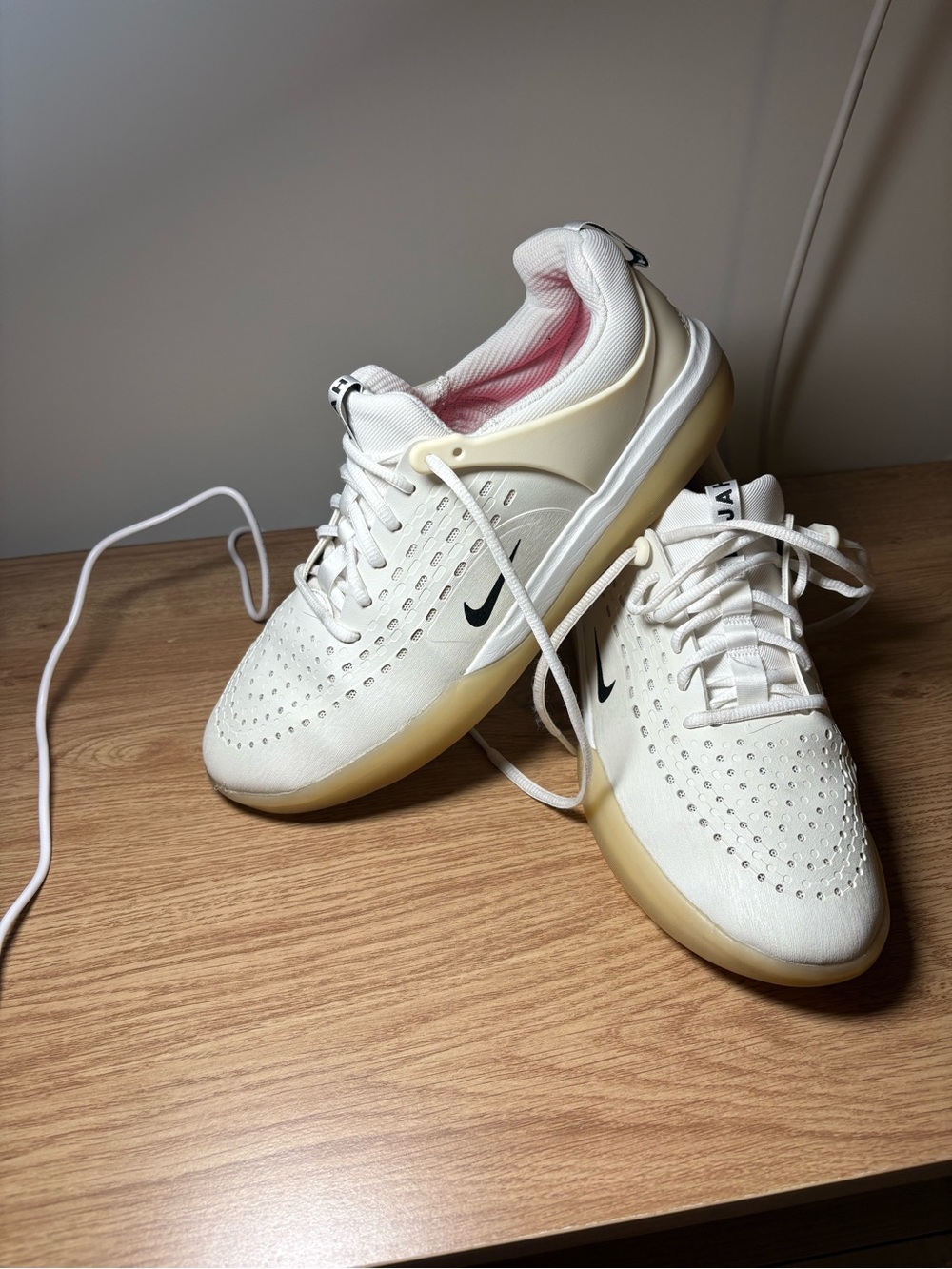 Nike Men’s Cream and White Low-Top Sneakers with Black Swoosh